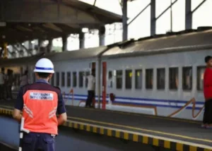 Jelajahi Cilacap dengan Kereta Wisata: Senja yang Menenangkan di Tepi Laut