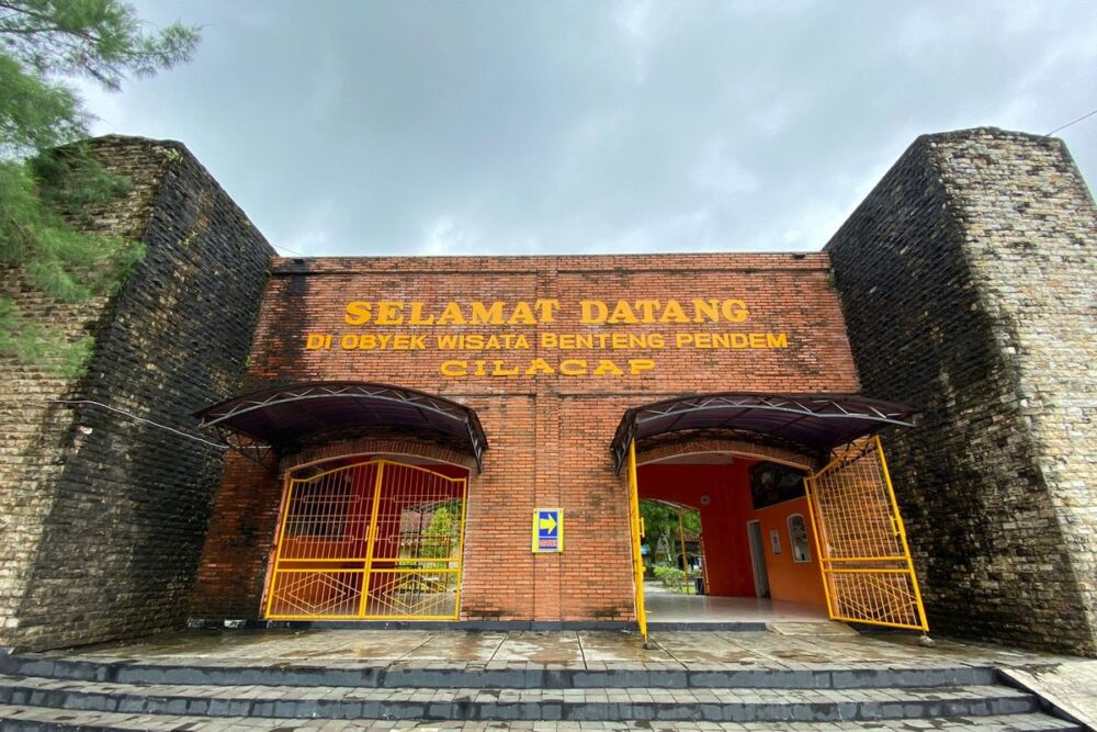 Kereta Wisata Cilacap: Nikmati Senja di Tepi Laut dengan Santai
